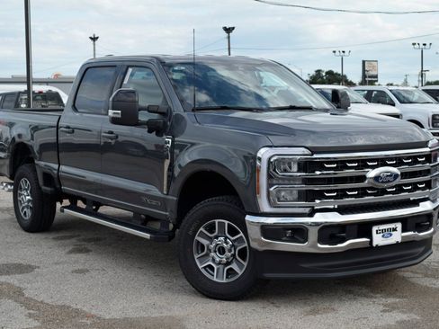 New 2026 Ford F250 Lariat w/ FX4 Off-Road Package image 3