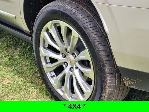 Used 2023 GMC Yukon Denali w/ Advanced Technology Package AWD/4WD image 8