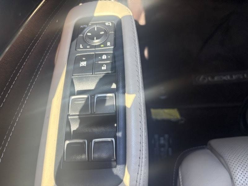 Used 2018 Lexus LS 500 w/ Interior Upgrade Package RWD image 16