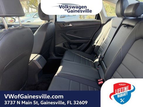 Used 2024 Volkswagen Jetta SE image 11