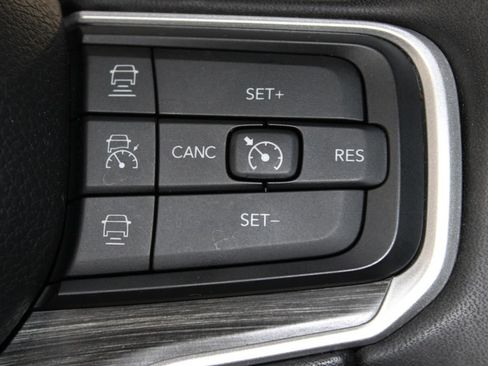 Used 2023 Jeep Wagoneer L Series II AWD/4WD image 28