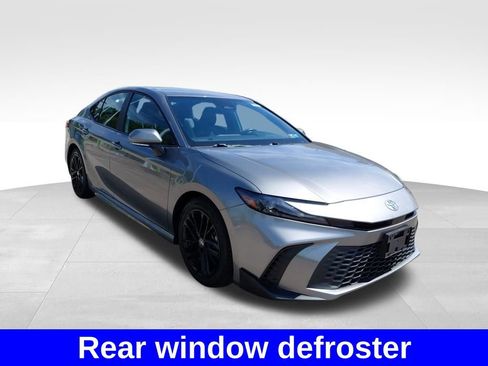 Used 2025 Toyota Camry SE FWD image 5