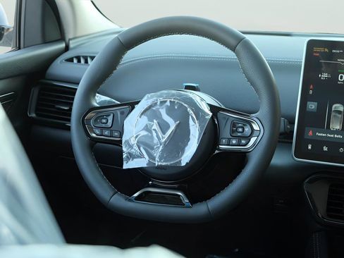 New 2025 VinFast VF 8 Eco AWD/4WD image 11