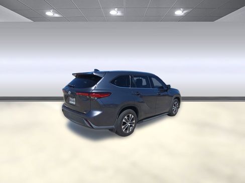 Used 2020 Toyota Highlander XLE image 7