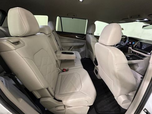 Used 2025 Volkswagen Atlas SE image 17