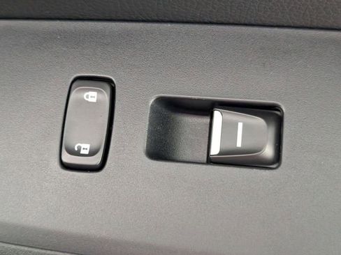 Used 2025 Honda Pilot Touring image 37