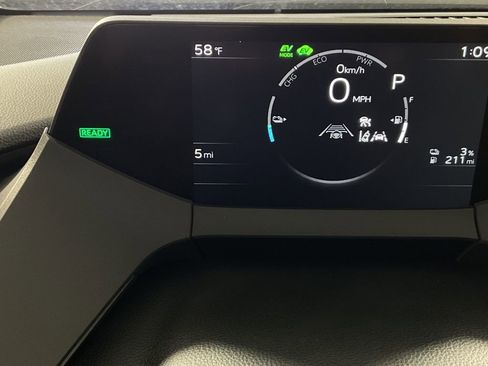 New 2025 Toyota Prius Plug-In Hybrid image 40