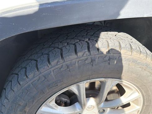 Used 2020 Jeep Cherokee Latitude w/ Cold Weather Group image 3