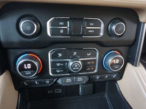 Used 2021 Chevrolet Tahoe Premier RWD image 14