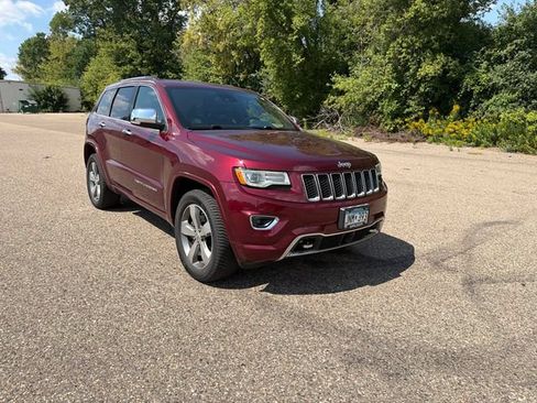 Used 2016 Jeep Grand Cherokee Overland w/ Advanced Technology Group AWD/4WD image 12