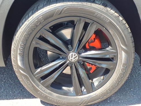 Certified 2023 Volkswagen Atlas Cross Sport SEL R-Line image 9