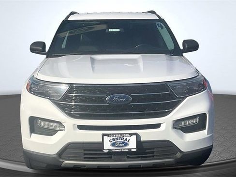 Certified 2021 Ford Explorer XLT w/ Equipment Group 202A image 3