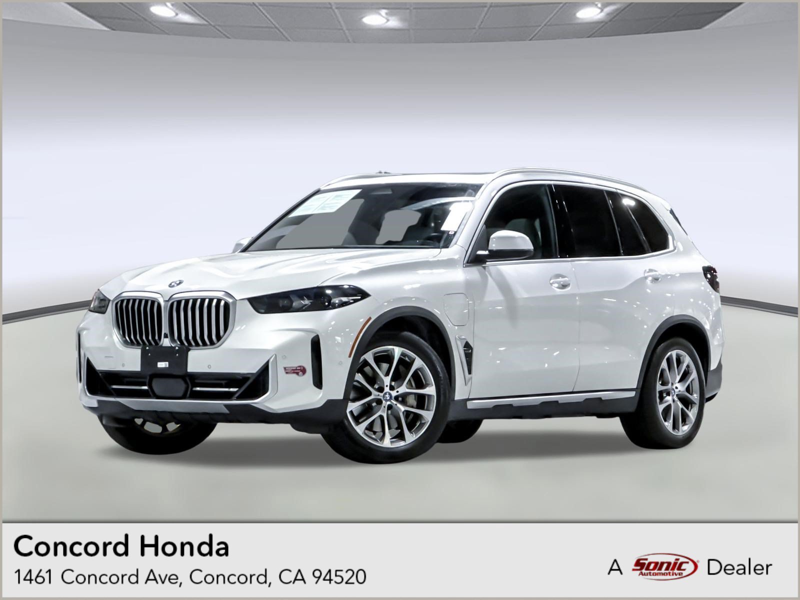 Used 2024 BMW X5 xDrive50e w/ Parking Assistance Package AWD/4WD image 1