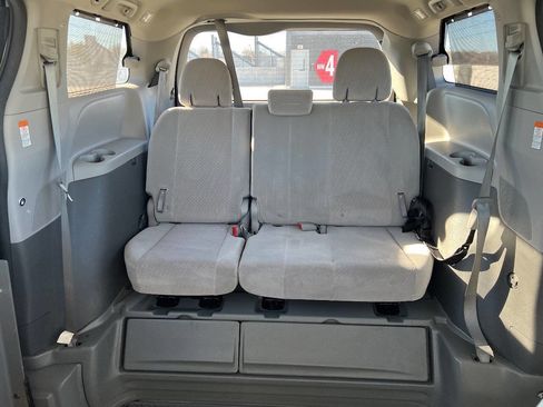 Used 2015 Toyota Sienna LE image 16