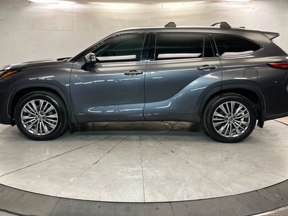 Used 2022 Toyota Highlander Platinum