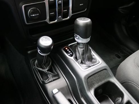 Used 2019 Jeep Wrangler Unlimited Sahara AWD/4WD image 25