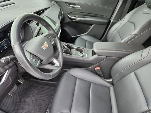 Used 2022 Cadillac XT4 Sport w/ Enhanced Visibility Package FWD image 9