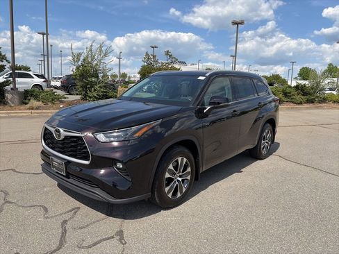 Used 2022 Toyota Highlander XLE image 1