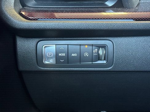 Used 2025 Chevrolet Traverse Z71 AWD/4WD image 42