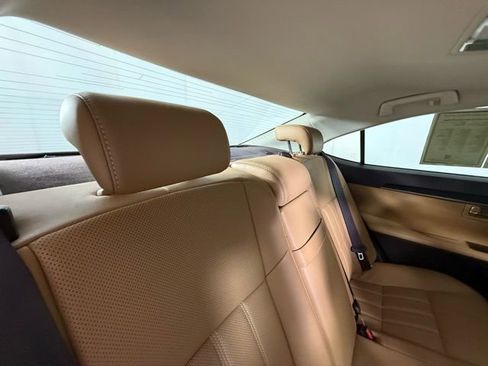 Used 2018 Lexus ES 350 w/ Luxury Package w/Wood Trim image 27