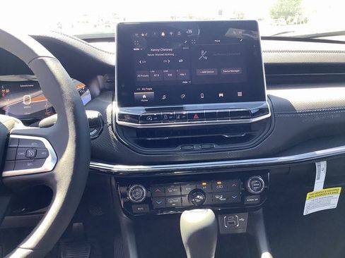 New 2025 Jeep Compass Latitude w/ Sun & Sound Group image 17