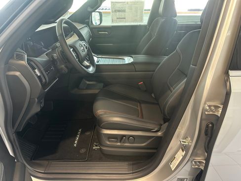 New 2025 Nissan Armada SL w/ Captain's Chari Seat Package image 4