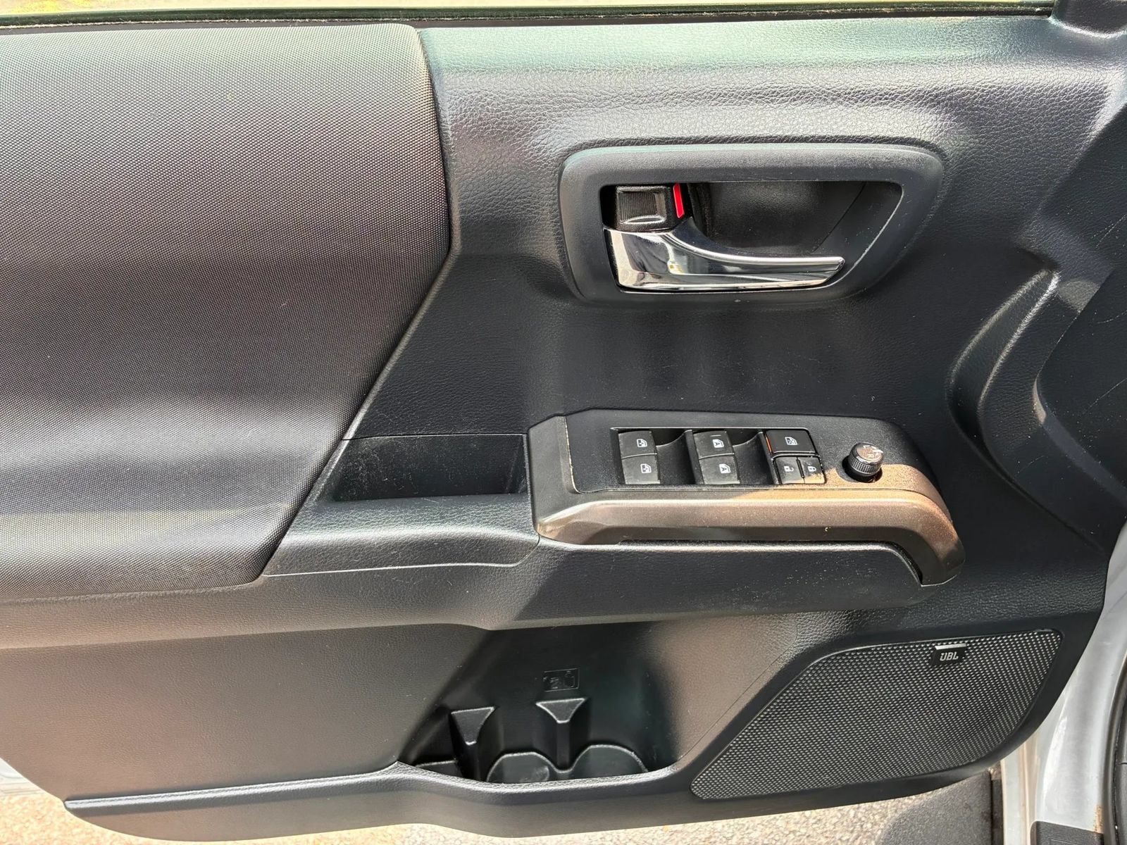 Used 2019 Toyota Tacoma TRD Sport AWD/4WD image 18
