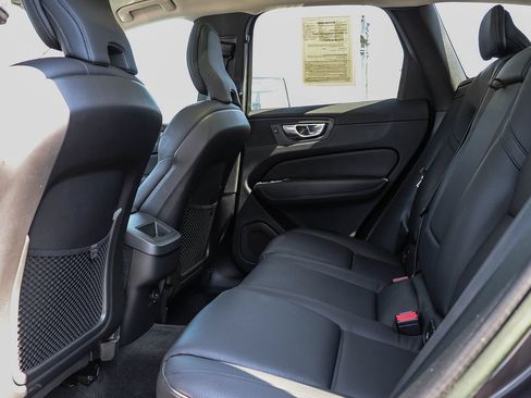 Used 2023 Volvo XC60 B5 Plus AWD/4WD image 19