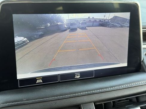 Used 2021 Chevrolet Suburban LT RWD image 18