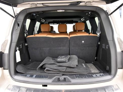 Used 2024 INFINITI QX80 Sensory w/ Cargo Package AWD/4WD image 6