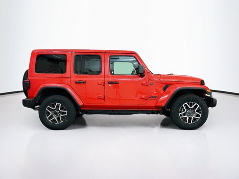 Used 2025 Jeep Wrangler Unlimited Sahara AWD/4WD image 10