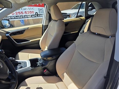 Used 2022 Toyota RAV4 LE AWD/4WD image 7
