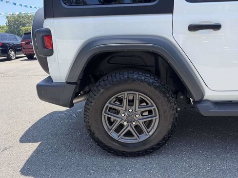 Used 2025 Jeep Wrangler Unlimited Sport AWD/4WD image 16
