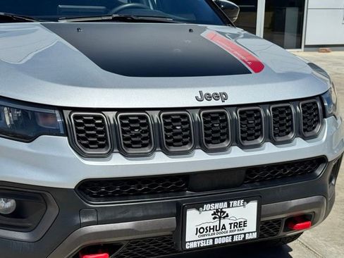 Used 2024 Jeep Compass Trailhawk AWD/4WD image 7