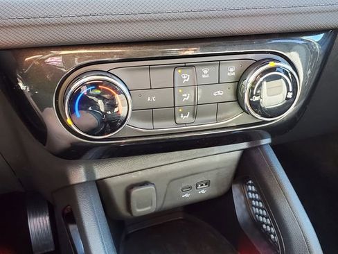 Certified 2025 Chevrolet TrailBlazer LT AWD/4WD image 29