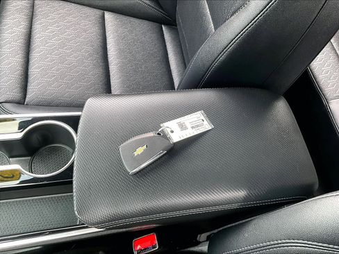 Used 2025 Chevrolet Equinox LT w/ Convenience Package II image 31