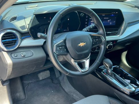 Certified 2024 Chevrolet Trax LT w/ Driver Confidence Package FWD image 18