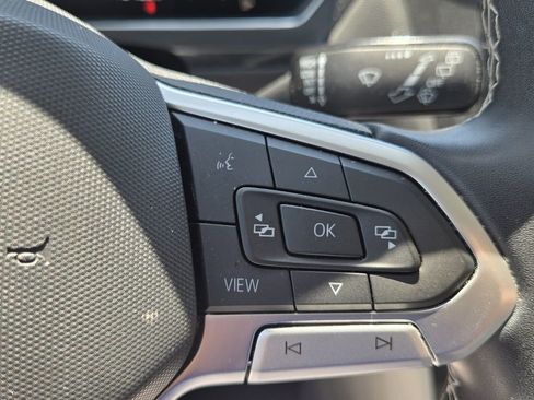 Used 2022 Volkswagen Tiguan SE FWD image 18