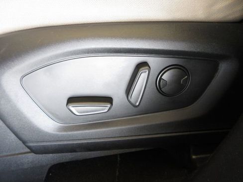 Certified 2020 Ford Explorer XLT image 12