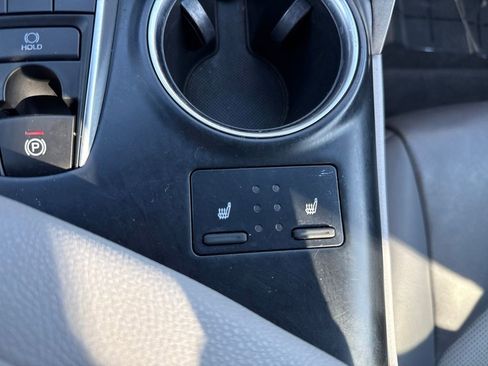 Used 2018 Toyota Camry L image 30