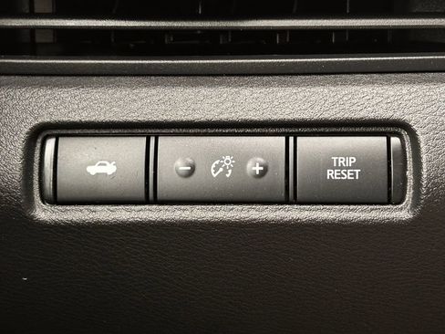 Used 2024 Nissan Altima 2.5 SR FWD image 25