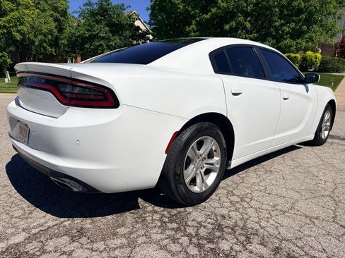 Used 2019 Dodge Charger SXT RWD image 3