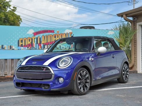 Used 2019 MINI Cooper S w/ Signature Upholstery Package image 1