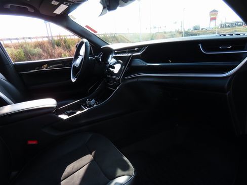 Used 2024 Jeep Grand Cherokee Trailhawk image 8