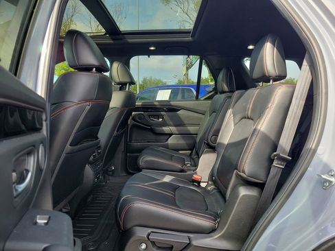 Used 2025 Honda Pilot TrailSport image 16