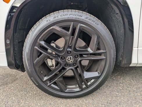 Used 2025 Volkswagen Tiguan SE R-Line AWD/4WD image 18