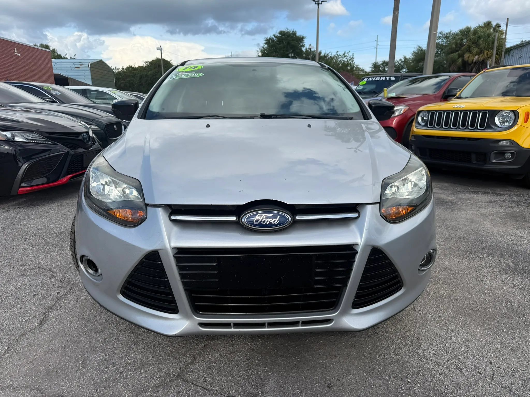 Used 2014 Ford Focus SE w/ Equipment Group 201A FWD image 2