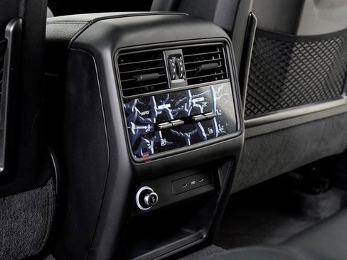 Used 2025 Porsche Cayenne image 24