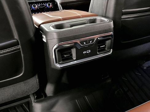 Used 2024 GMC Sierra 3500 Denali Ultimate image 11