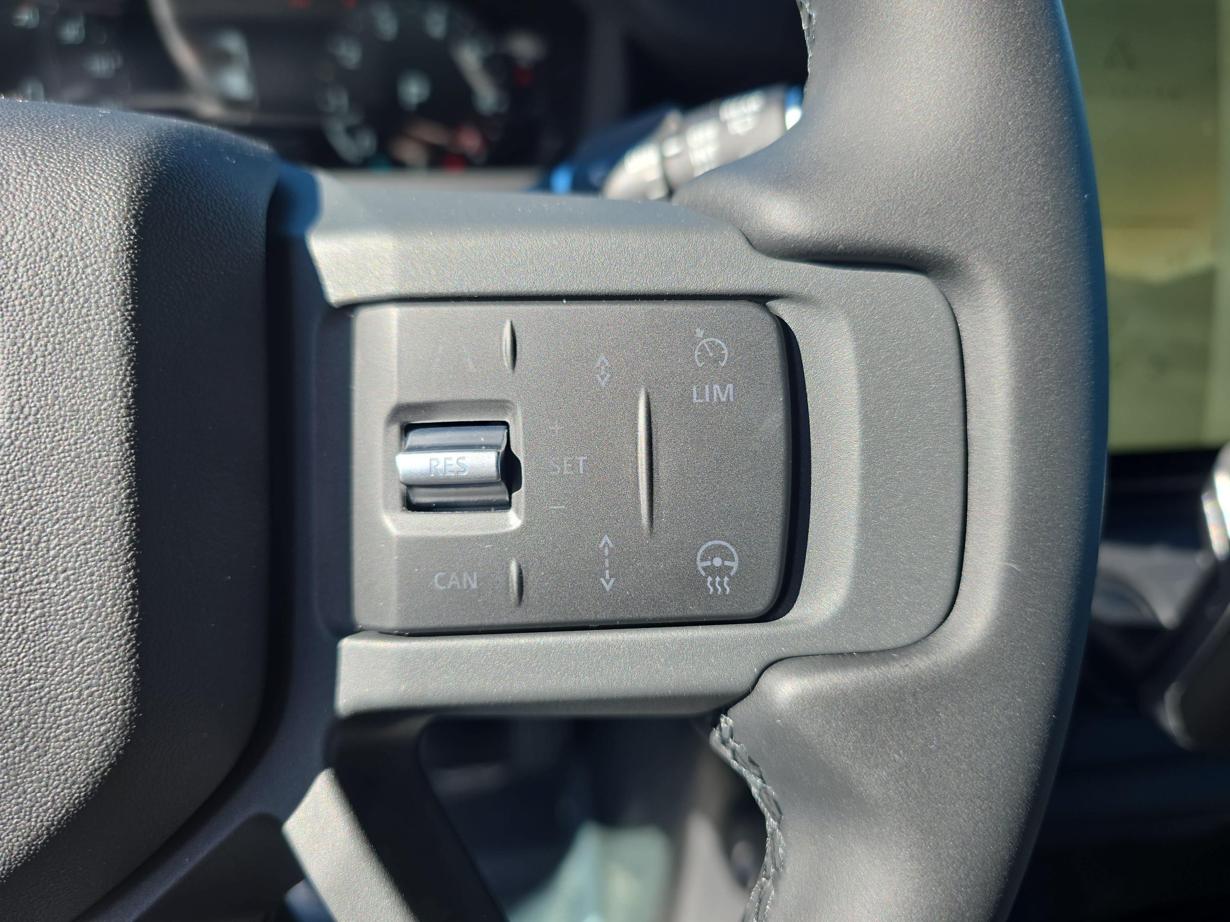 New 2026 Land Rover Defender 110 X-Dynamic SE AWD/4WD image 17